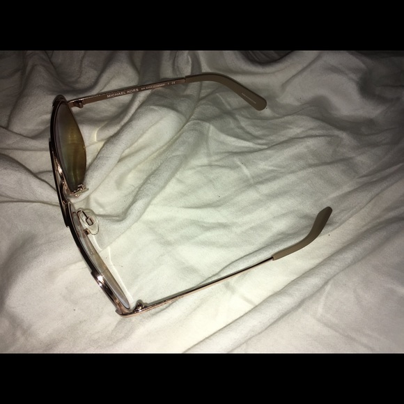 Michael kors sunglasses and case - Picture 7 of 7